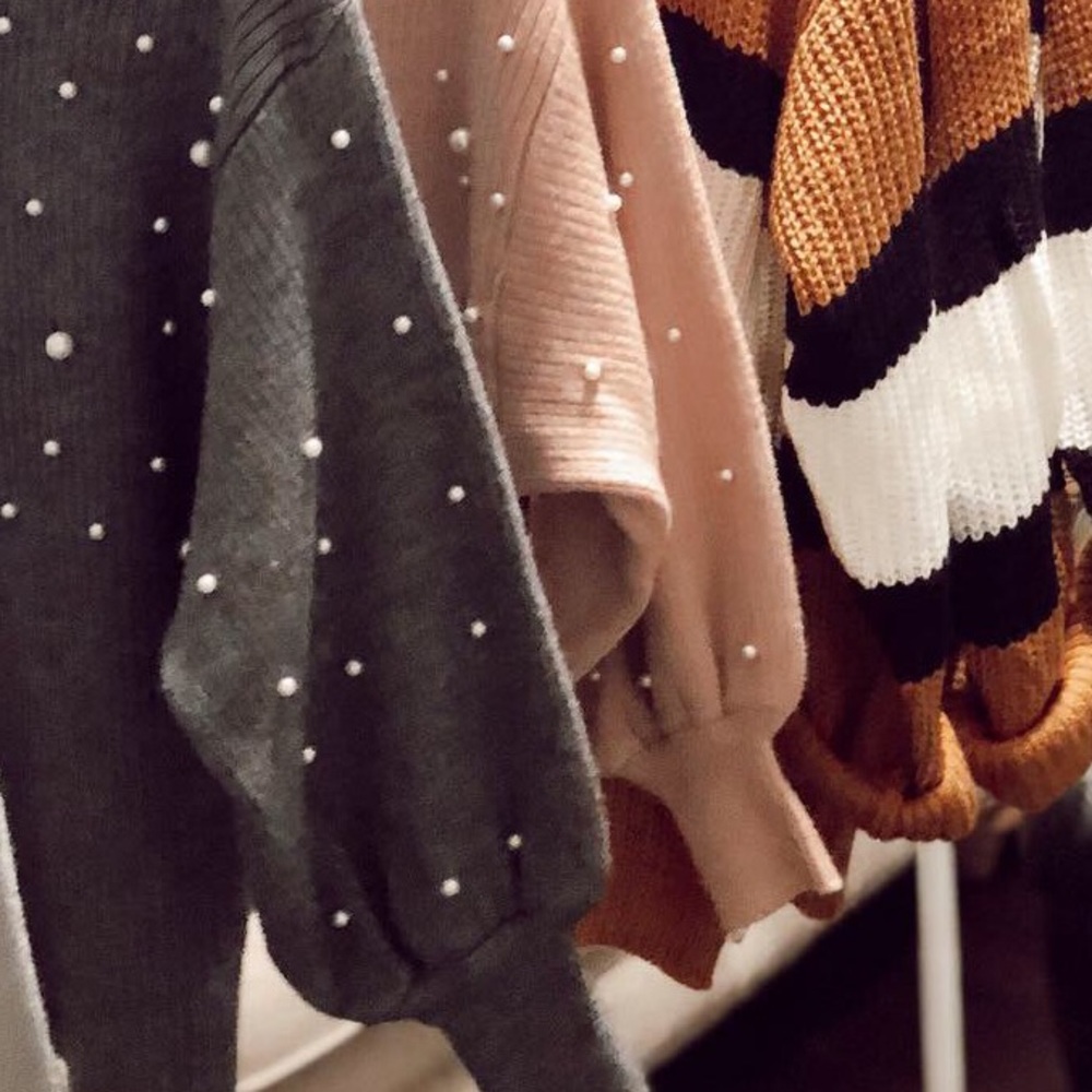 🆕Pretty in Pink Pearl Sweater - BLOGGER FAVORITE - Picture 3 of 8
